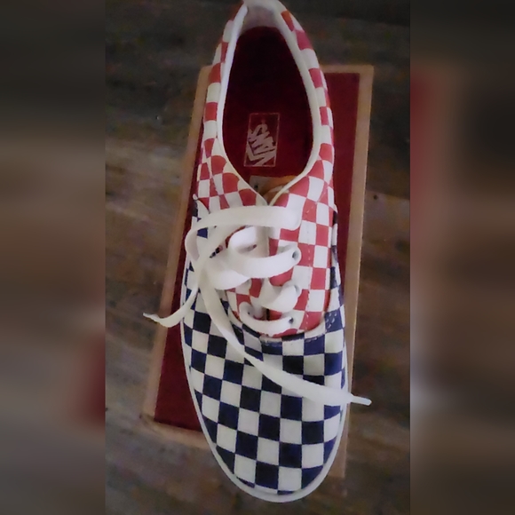 Vans - Picture 3 of 3